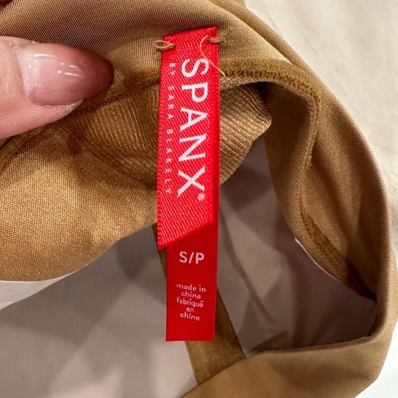 Spanx OnCore High-Waist Mid-Thigh Short - Picture 2 of 3